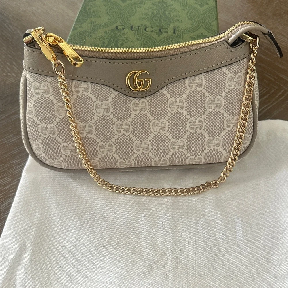 Gucci Beige Clutch with Gold Chain - Picture 6 of 13